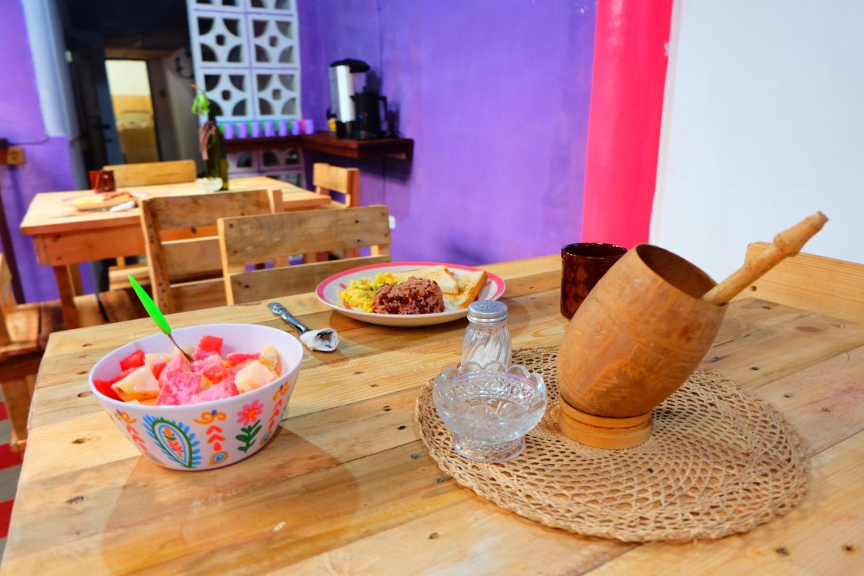 Deakachimba Hostel Granada Bagian luar foto