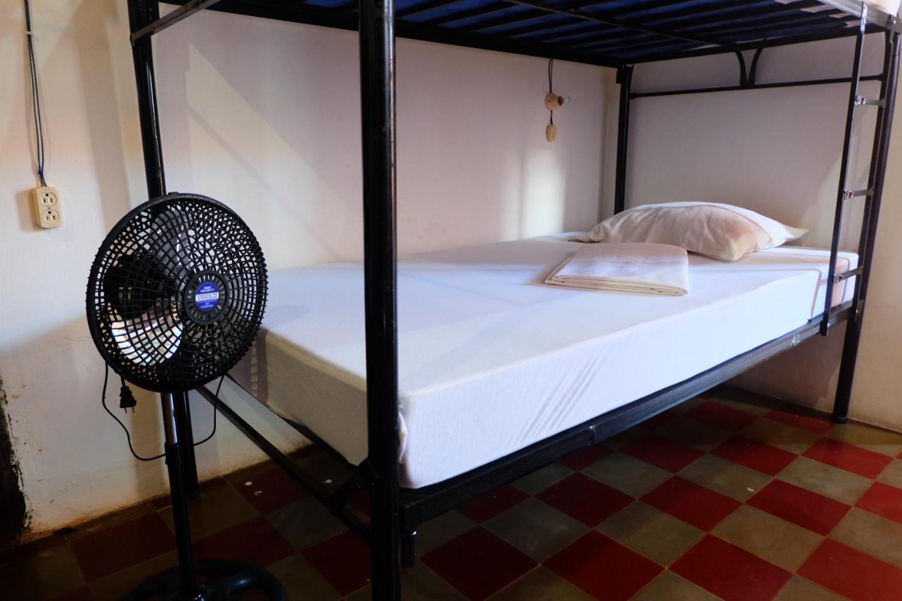 Deakachimba Hostel Granada Bagian luar foto