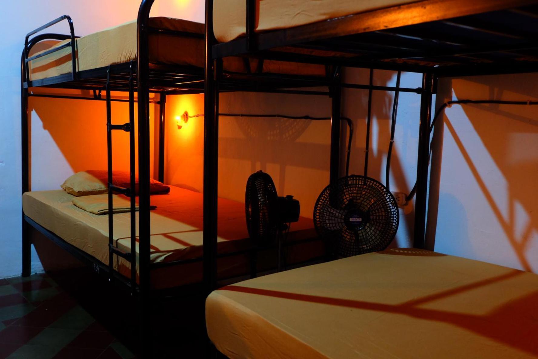 Deakachimba Hostel Granada Bagian luar foto