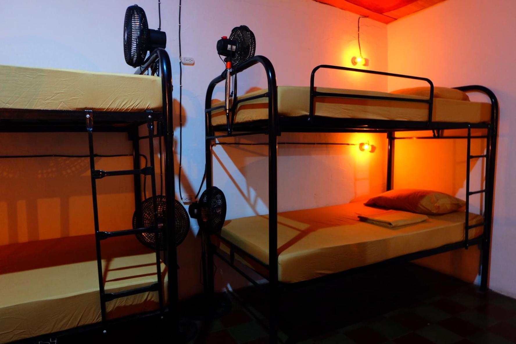 Deakachimba Hostel Granada Bagian luar foto