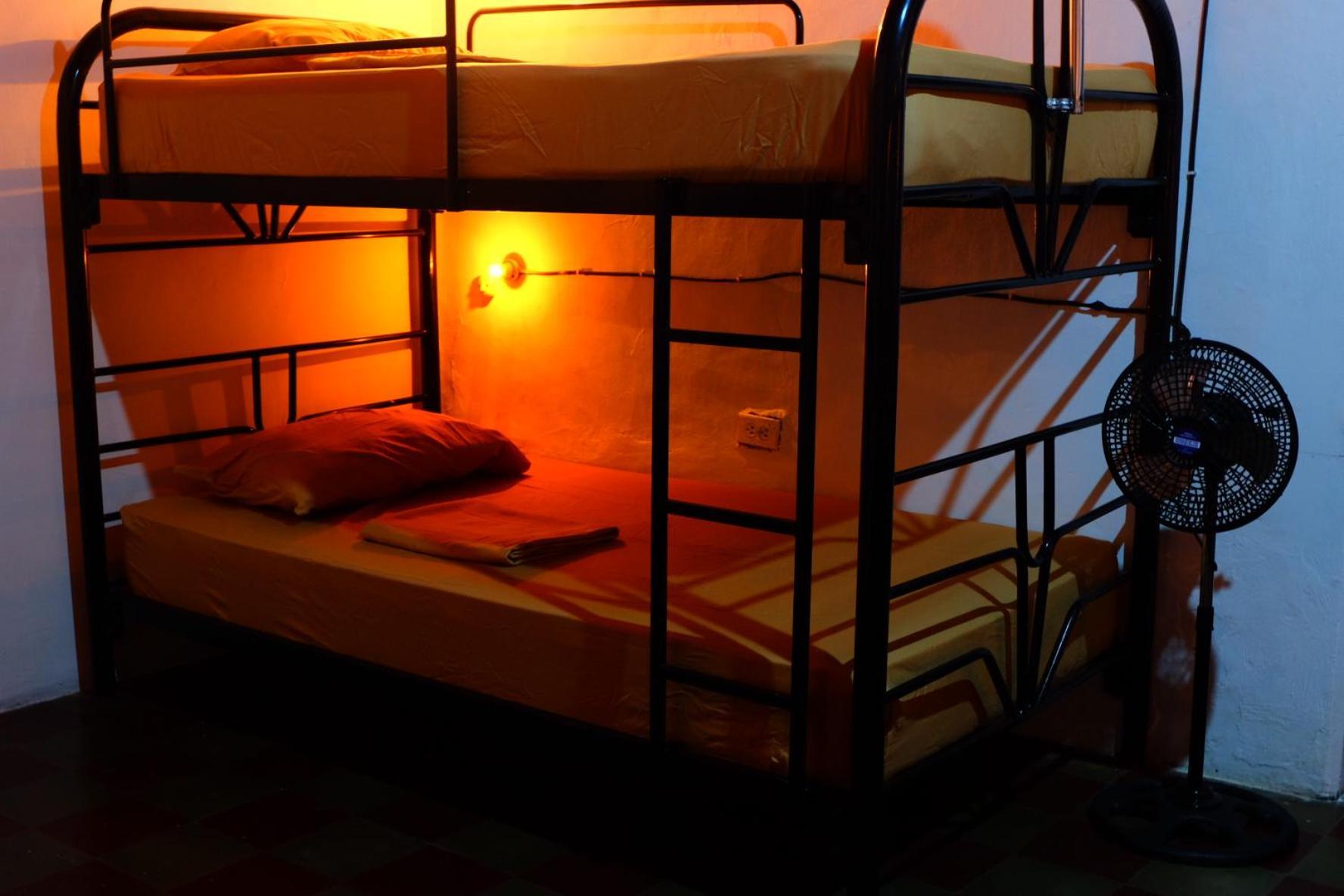 Deakachimba Hostel Granada Bagian luar foto
