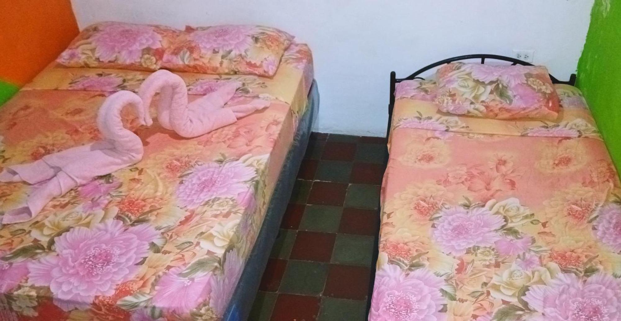 Deakachimba Hostel Granada Bagian luar foto